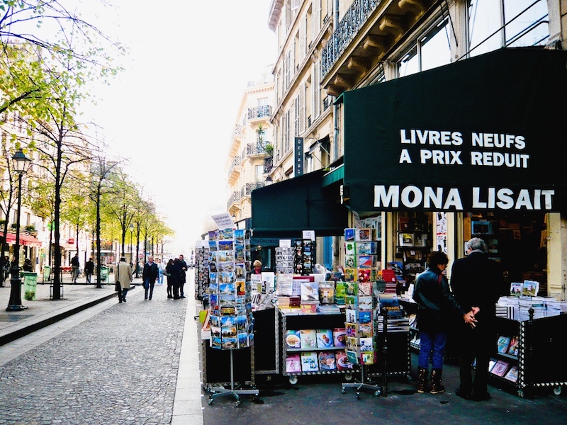 Livraria em Paris com livros de arte