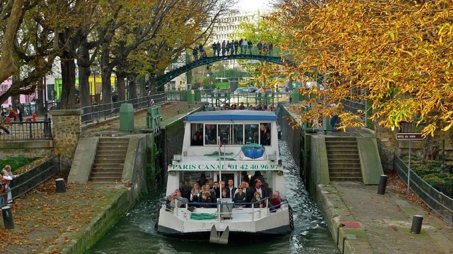 how to sailing in the waters of the Canal Saint-Martin