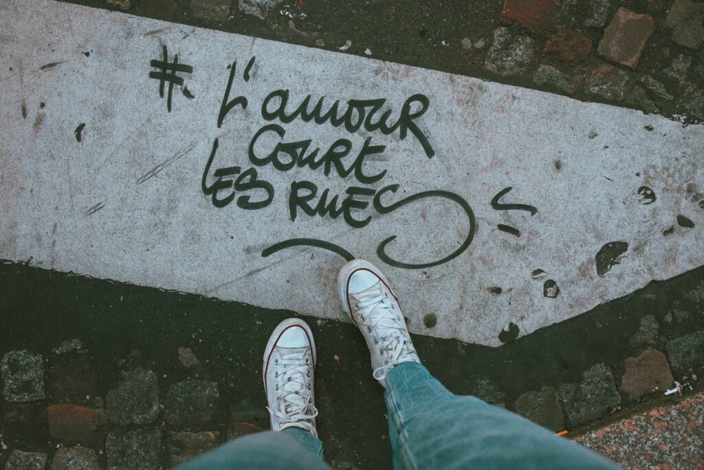 L'Amour Court les Rues Paris grafitti street art